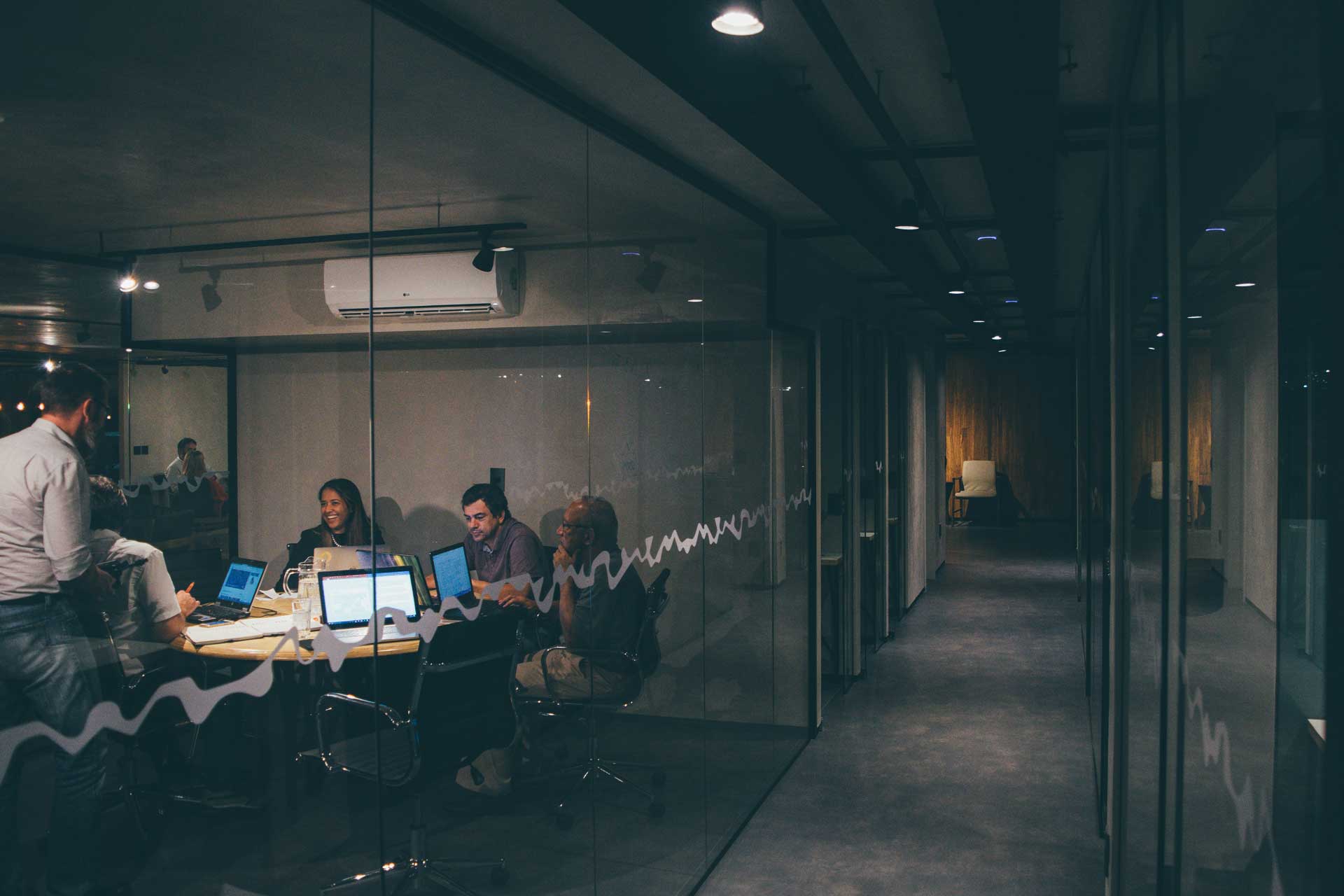 Inovație și Creativitate în Business: Cum Să Depășești Convenționalul